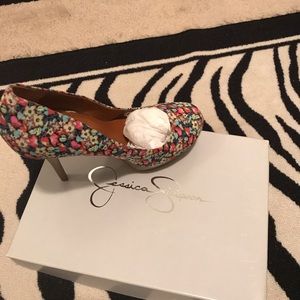 Flowery Jessica Simpson Pumps